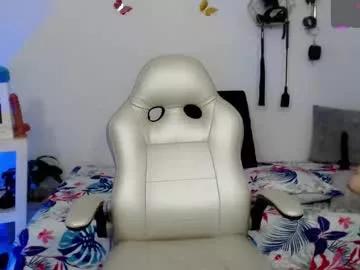 mom_17 from Chaturbate