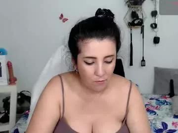 mom_17 from Chaturbate