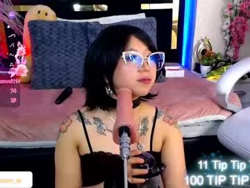 Discover our girls online shows and discover the company of countless livestreamers, with stunning shapes, sex toys and more.