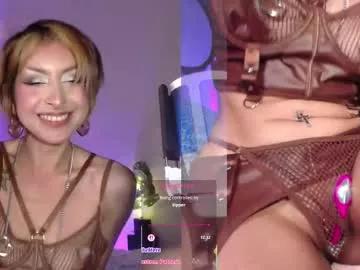 mooncinna from Chaturbate
