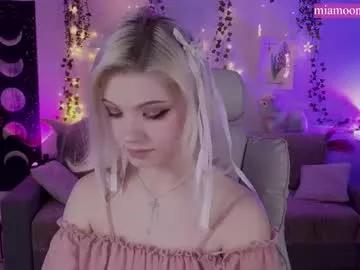 moonlight_mia from Chaturbate