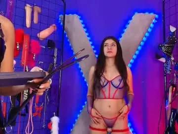 Discover our girls online shows and discover the company of countless livestreamers, with stunning shapes, sex toys and more.