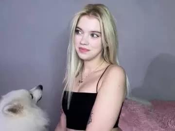 Discover our girls online shows and discover the company of countless livestreamers, with stunning shapes, sex toys and more.