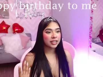 Discover our girls online shows and discover the company of countless livestreamers, with stunning shapes, sex toys and more.