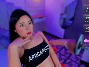 Discover our girls online shows and discover the company of countless livestreamers, with stunning shapes, sex toys and more.