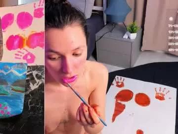 Discover our girls online shows and discover the company of countless livestreamers, with stunning shapes, sex toys and more.