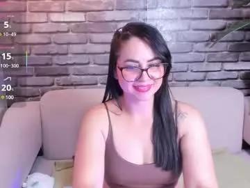 Discover our girls online shows and discover the company of countless livestreamers, with stunning shapes, sex toys and more.