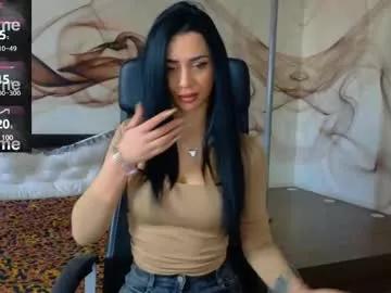 Discover our girls online shows and discover the company of countless livestreamers, with stunning shapes, sex toys and more.