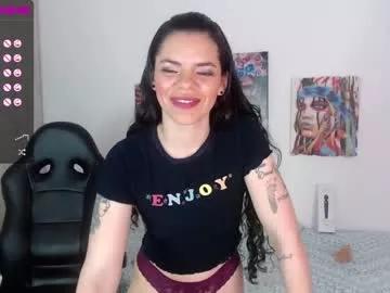 Discover our girls online shows and discover the company of countless livestreamers, with stunning shapes, sex toys and more.