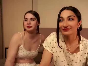 Discover our girls online shows and discover the company of countless livestreamers, with stunning shapes, sex toys and more.