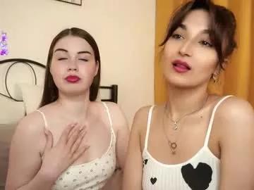 Discover our girls online shows and discover the company of countless livestreamers, with stunning shapes, sex toys and more.
