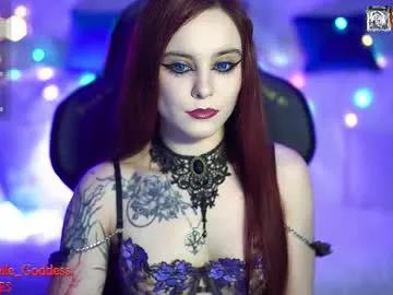 nelle_ from Chaturbate