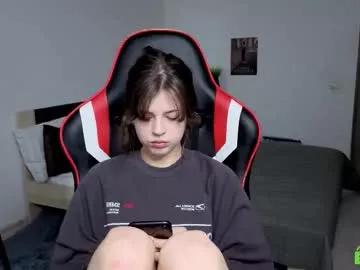 nellysunrise_1 from Chaturbate