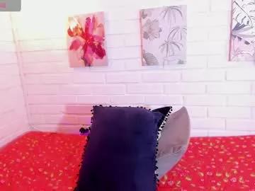 Discover our girls online shows and discover the company of countless livestreamers, with stunning shapes, sex toys and more.
