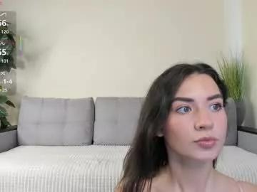 Discover our girls online shows and discover the company of countless livestreamers, with stunning shapes, sex toys and more.