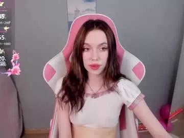 Discover our girls online shows and discover the company of countless livestreamers, with stunning shapes, sex toys and more.