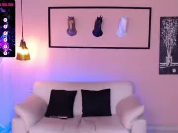 Discover our girls online shows and discover the company of countless livestreamers, with stunning shapes, sex toys and more.