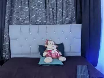 Discover our girls online shows and discover the company of countless livestreamers, with stunning shapes, sex toys and more.