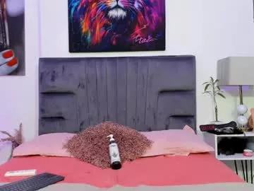 Discover our girls online shows and discover the company of countless livestreamers, with stunning shapes, sex toys and more.