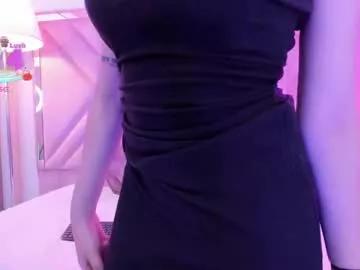 Discover our girls online shows and discover the company of countless livestreamers, with stunning shapes, sex toys and more.