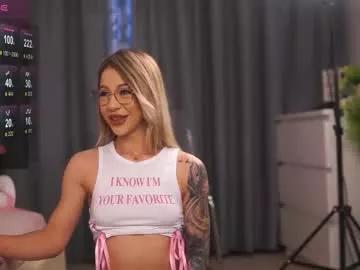 nyrobinova on Chaturbate