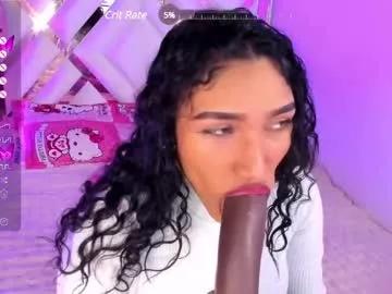 Discover our girls online shows and discover the company of countless livestreamers, with stunning shapes, sex toys and more.
