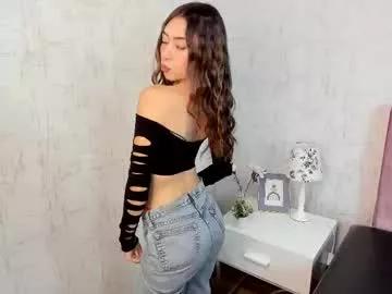 Discover our girls online shows and discover the company of countless livestreamers, with stunning shapes, sex toys and more.