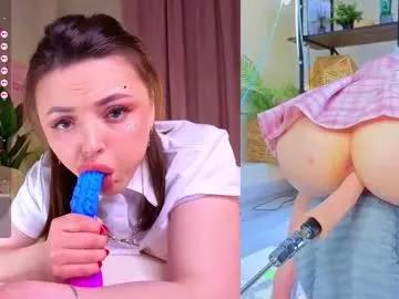 Discover our girls online shows and discover the company of countless livestreamers, with stunning shapes, sex toys and more.