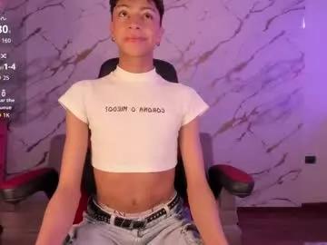 Discover our girls online shows and discover the company of countless livestreamers, with stunning shapes, sex toys and more.