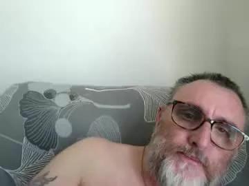 ozzie_male77 from Chaturbate