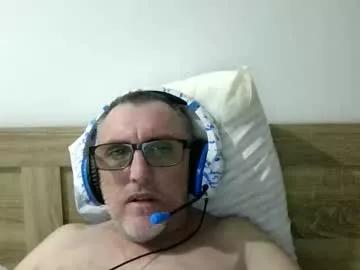 ozzie_male77 from Chaturbate