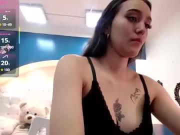 Discover our girls online shows and discover the company of countless livestreamers, with stunning shapes, sex toys and more.