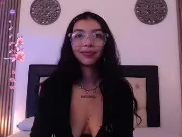 pettit_courtny from Chaturbate