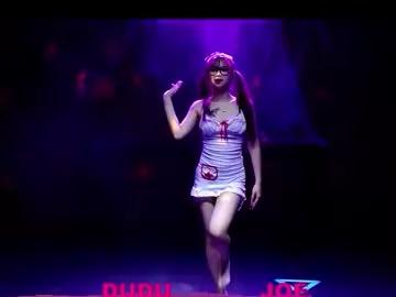 Discover our girls online shows and discover the company of countless livestreamers, with stunning shapes, sex toys and more.