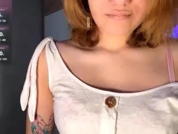 Discover our girls online shows and discover the company of countless livestreamers, with stunning shapes, sex toys and more.