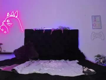 Discover our girls online shows and discover the company of countless livestreamers, with stunning shapes, sex toys and more.