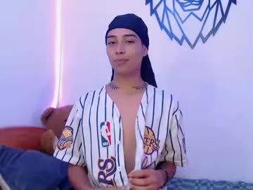 pupi_wolf from Chaturbate