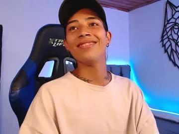 pupi_wolf from Chaturbate
