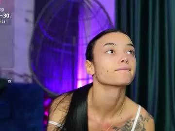 Discover our girls online shows and discover the company of countless livestreamers, with stunning shapes, sex toys and more.