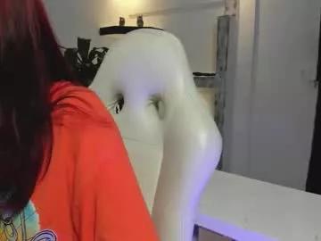 Discover our girls online shows and discover the company of countless livestreamers, with stunning shapes, sex toys and more.