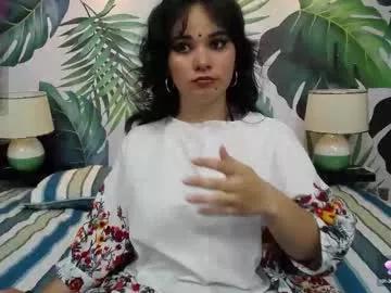 Rawiyazulaija webcams show profile image 