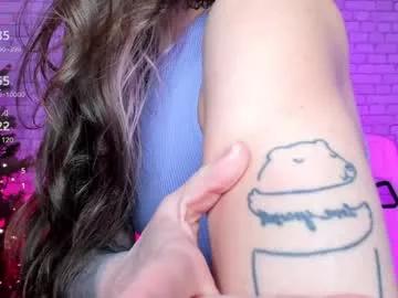 Discover our girls online shows and discover the company of countless livestreamers, with stunning shapes, sex toys and more.