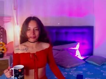 Discover our girls online shows and discover the company of countless livestreamers, with stunning shapes, sex toys and more.