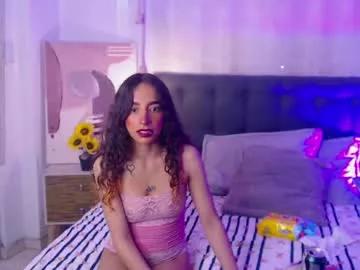 Discover our girls online shows and discover the company of countless livestreamers, with stunning shapes, sex toys and more.