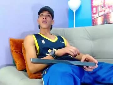 robert_kingg from Chaturbate is Freechat