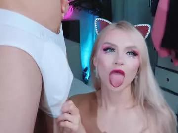 Discover our girls online shows and discover the company of countless livestreamers, with stunning shapes, sex toys and more.