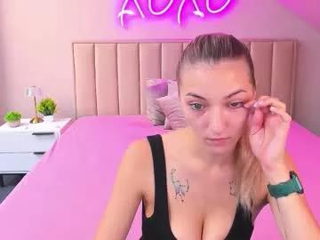 Discover our girls online shows and discover the company of countless livestreamers, with stunning shapes, sex toys and more.