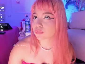 Discover our girls online shows and discover the company of countless livestreamers, with stunning shapes, sex toys and more.