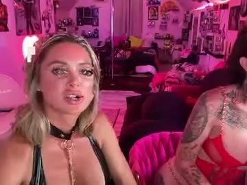 Discover our girls online shows and discover the company of countless livestreamers, with stunning shapes, sex toys and more.