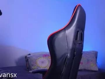 Discover our girls online shows and discover the company of countless livestreamers, with stunning shapes, sex toys and more.